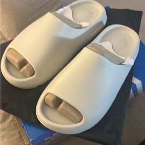 adidas yezzy slides cream color way size 13